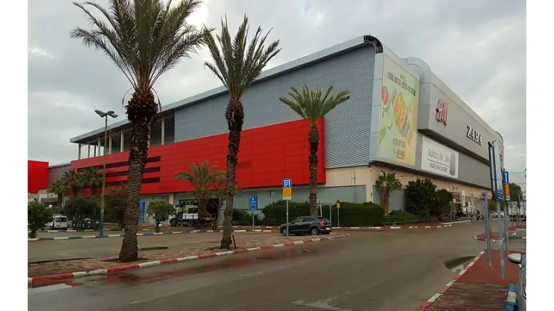 קניון איילון (צילום דר' אבישי טייכר, מתוך אתר פיקיויקי)